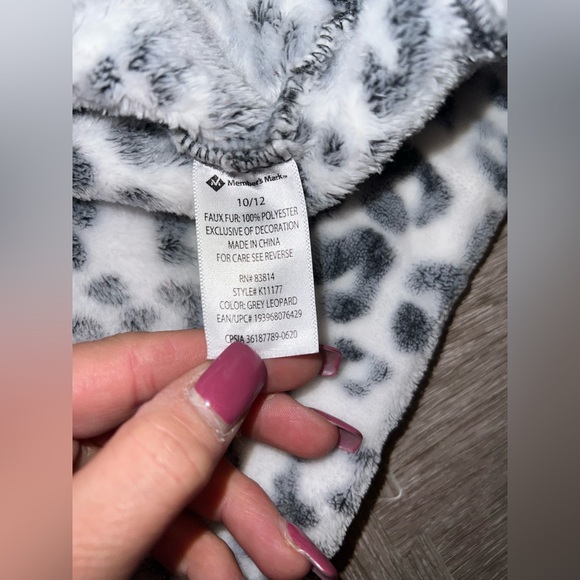 Makers Mark Cuddly Plush Pullover - Picture 4 of 5